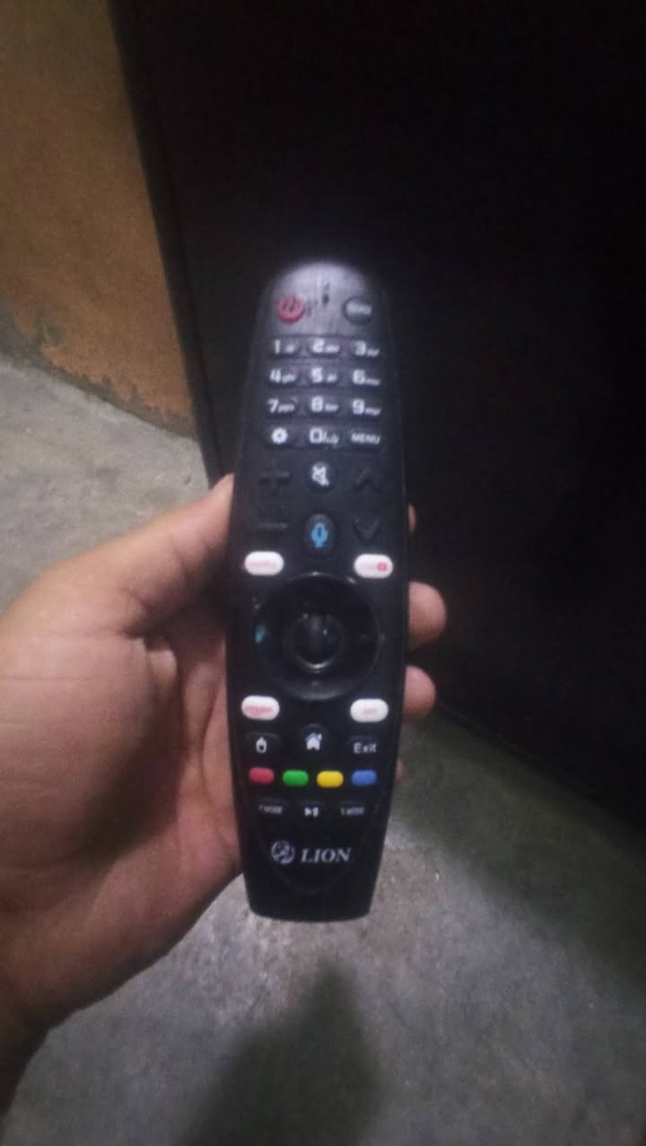 📺 للبيع Smart TV قياس 55 بوصة
🔥 مستعمل شهرين فقط – بحالة ممتازة جداً
✅ شاشة 55 بوصة
✅ نظام أندرويد سمارت سريع
✅ ذاكرة 8GB
✅ محدثة إلى آخر إصدار
✅ ريموت بلوتوث
✅ ريموت ناطق بالأوامر الصوتية 🎤
✅ ماوس مدمج داخل الريموت 🖱️
✅ متجر Google Play الرسمي
✅ تقدر تنزل أي تطبيق أو لعبة (يوتيوب، نتفلكس، شاهد، IPTV وغيرها)
✅ يدعم ربط الموبايل بالشاشة بدون كيبل (Screen Mirroring) 📱
✅ يدعم إرسال التطبيقات والفيديوهات والصور من الهاتف إلى الشاشة بسهولة (Cast)
✅ واي فاي وبلوتوث مدمج
✅ يدعم USB وHDMI
✅ صوت قوي ونقي جداً 🔊
✅ صورة واضحة وألوان ممتازة
✅ تشغيل سريع بدون تعليق
✅ مستعمل شهرين فقط، نظيف جداً وخالٍ من الأعطال
💰 السعر: 250 ألف دينار
📞 للاتصال والاستفسار: ***********
