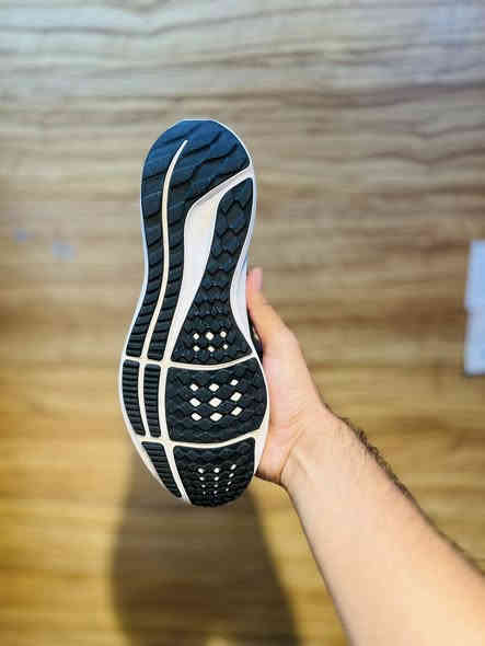 نايك اير زوم
باله امريكي اصلي 
قياس 42
طول القدم27 
النظافه 100.100
توصيل جميع المحافظات 
للحجز واتساب 
***********
