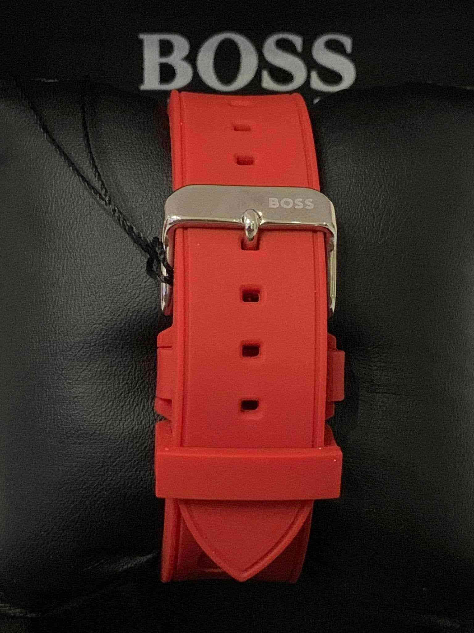 السلام عليكم.......
ساعة BOSS براند الماني بطارية مكينة ياباني 
نافذة للعرض التاريخ 
سناتر شغالة 
القطر ٤٣.٥
مقاوم للماء ٥٠م 
سنتر ثواني ثانوي 
نظام ٢٤ساعة 
طوق دوار 
سير ربر مطاط معلم 
جديد غير مستعمل مع العلبة الاصلية وبطاقة الضمان 
السعر ١٠٠الف 
يوجد توصيل ***********
