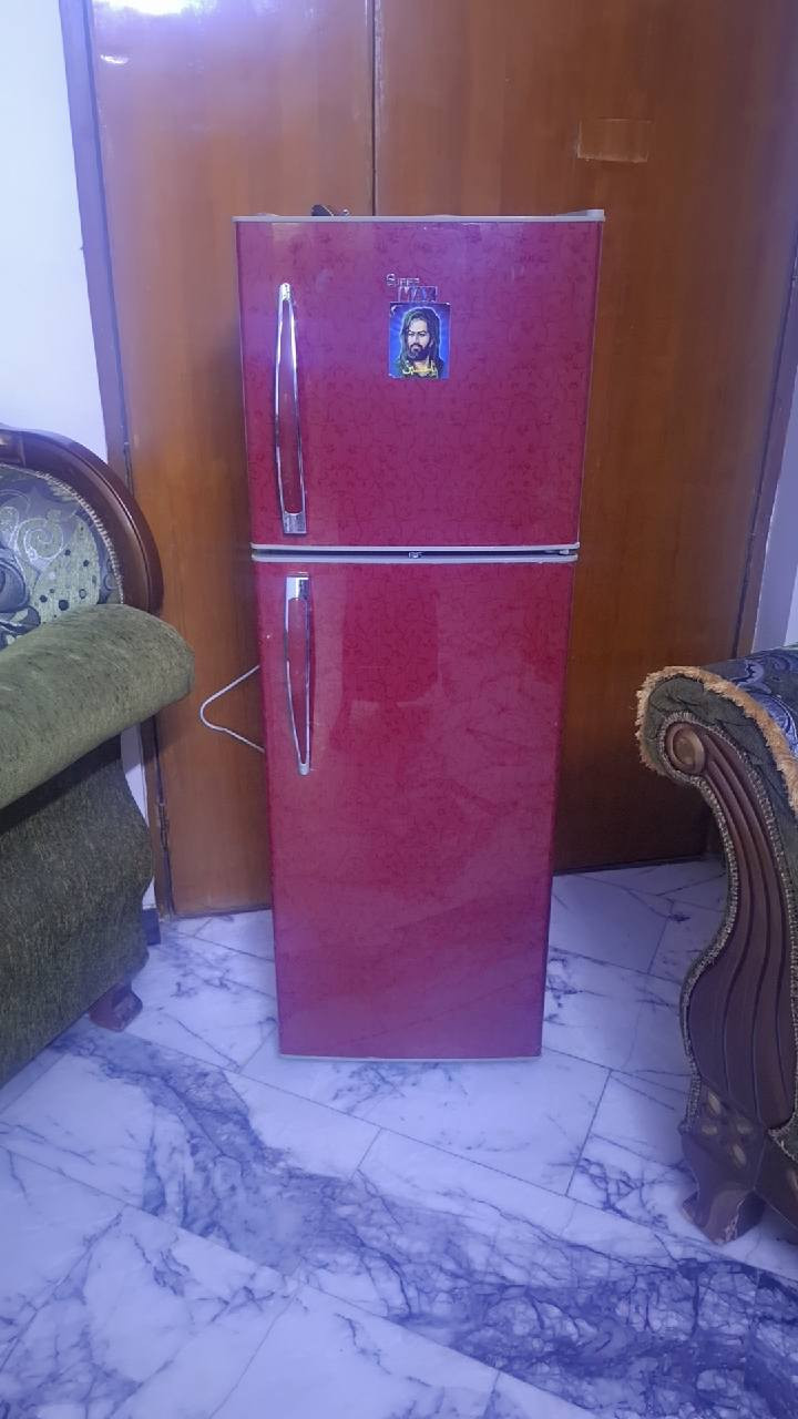 ثلاجة للبيع ❄️

- الحالة: نظيفة وتشتغل 100%
- الحجم: (١٠ قدم )
- الماركة: (supER  MAX)
- ما بيها أي عطل والحمد لله 

السعر: (150 الف وبيها مجال )
الموقع: (حي الجهاد )

للتواصل خاص 📩


**إذا كنت صاحب هذا الإعلان وتريد حذفه لأي سبب، رجاءا أرسل رسالة إلى الدعم الفني**