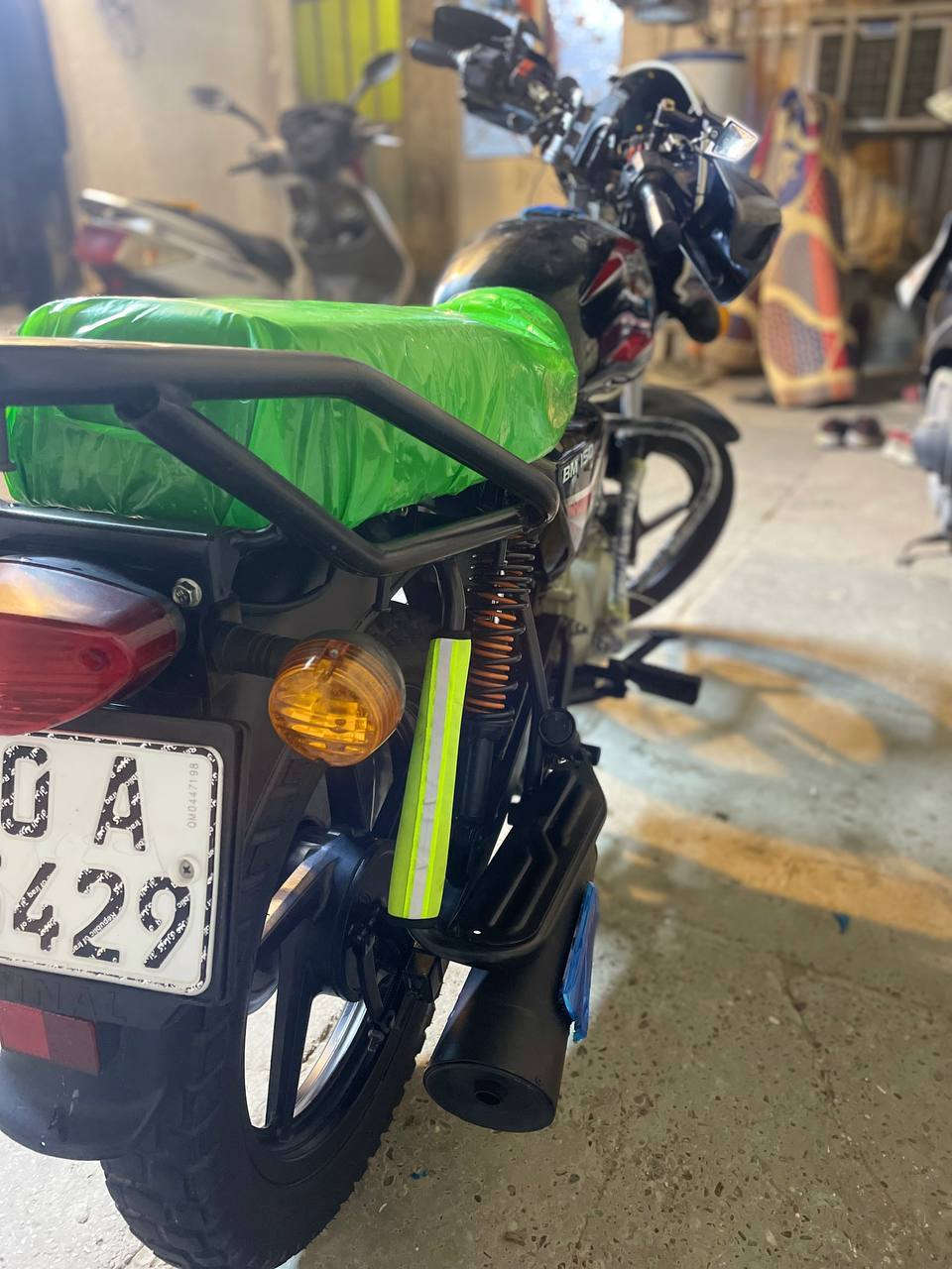 سلام عليكم 
دراجة بوكسر موديل 2022
الدراجة مزودة وكلش نظيفة
مبدل بوشة وبستم مال الشركة فقط 
السعر تواصل على هذا الرقم***********
