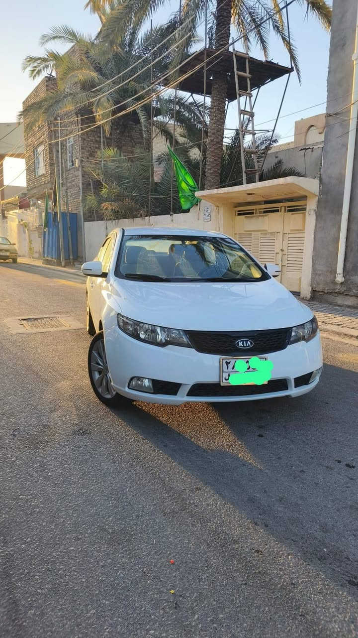 بسم الله الرحمن الرحيم
🚘 للبيع | كيا سيراتو 2013
وارد خليجي. 

سيارة مرتبة وجاهزة للاستخدام اليومي.

 حدادية جديدة.
تبريد جديد وبارد جدًا.
 ويلات رياضية.
 رقم أربيل.

- صبغ إصبعين بالچاملغ الأمامي جهة الراكب.
- بارد بباب الراكب الأمامي.

 المطلوب: 92 ورقة، وبيه مجال بسيط جدًا للجادين.

السيارة تستحق المعاينة، واللي يجي يشوفها على الطبيعة يحكم بنفسه.
للاستفسار، التواصل على الخاص أو على الواتسات الخاص بالرقم 
***********.
