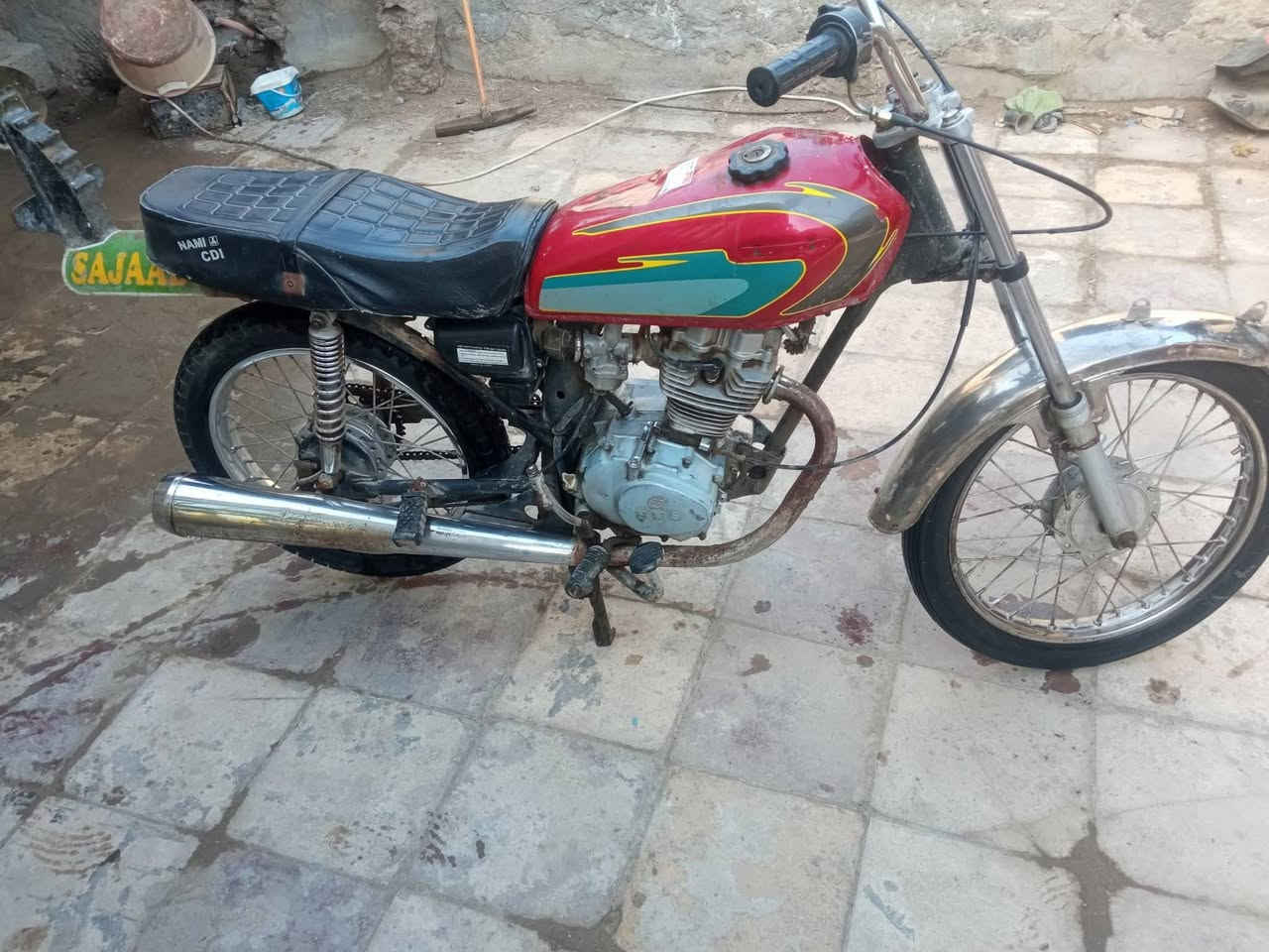 سلام عليكم دراجة للبيع كلت سعرها
250 مكان ناصريه مركز اوهاذ رقمي ***********
