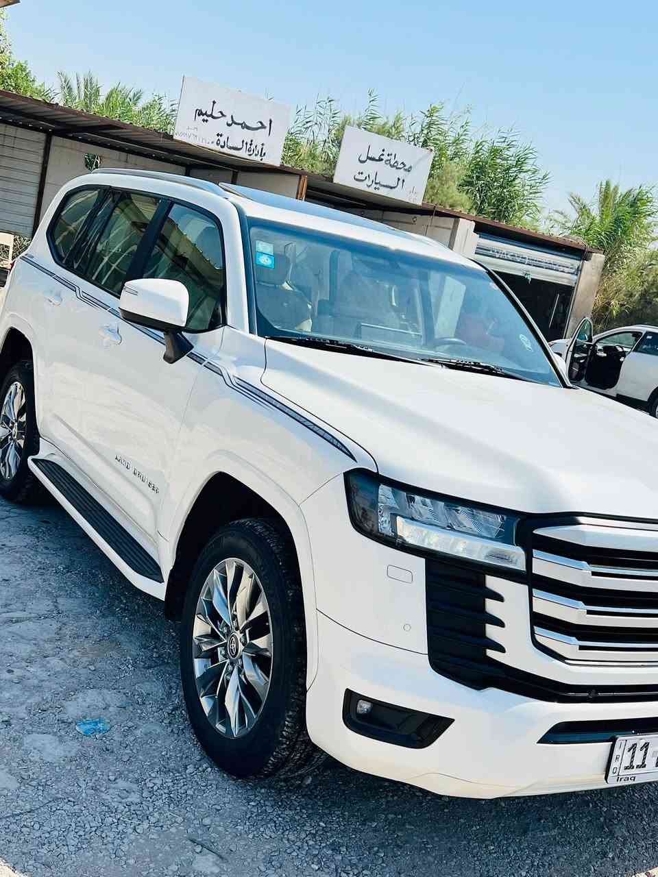 سلام عليكم ورحمة وبركاته البيع لاندكروزر موديل 2023 سيارة جديدة ساز أصل التطبيق 3 الشاشات السيارة جديدة ماشي 20الف رقم  بغداد باسمي  ***********￼
