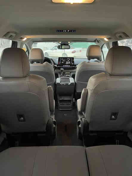 السلام عليكم ورحمة الله 
تويوتا سيينا للبيع تم تنزيل السعر إلى 275 ورقة و بيها مجال بسيط ***********
