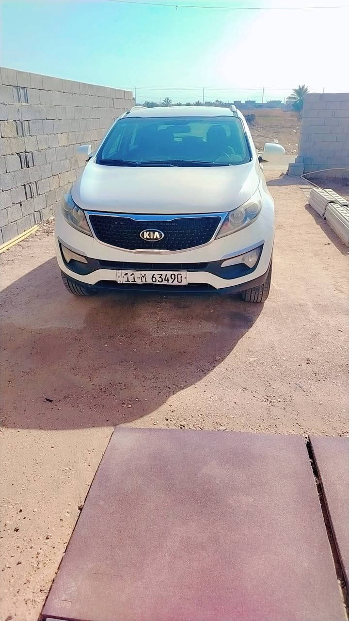 السلام عليكم اخوان للبيع كيه سبورتج ١٣ خليجي مكفوله بيه بارد قليل بالباب مال السكن
السياره نص فول جاهزه من كلشي
كير محرك تخم تاير حداديه امامي خلفي جديد السياره جديده بسم نسيبي مكان الانبار فلوجه
عارضه ب ١٤٠ وبيه مجال
رقمي ***********
