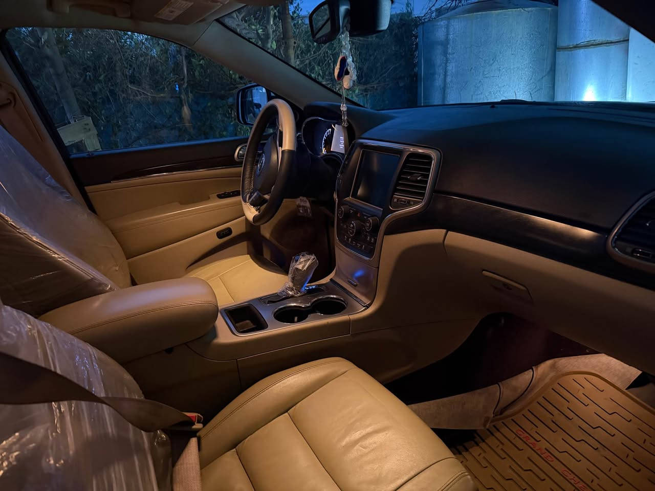 جێب لاریدۆ ٢٠١٧
گێڕ مەکینە تەبرید  کارەبای بەشەرت
هەزەو سەنوی نوێیە 
سیستەمی غازی فول ئیتاڵی بۆ بەستراوە بە زەمان
دوپارەچەو نیو سبوغە ٢درگاشی بە بیلاد گۆڕاوە
پشتو پێشی کەپسە پەڕەشوت تەنها شانی تەقیوە
نرخی ١٨٣ وەرەقە
***********
*********** أربيل, العراق
