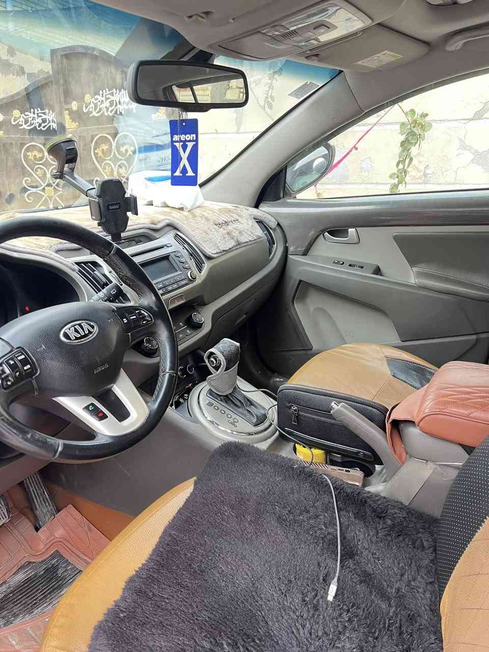 إعلان بيع – كيا سبورتج 2016
كيا سبورتج موديل 2016
وكالة الدولية
رقم بغداد

🚗 الحالة:
 • السيارة بدون أي غرامات
 • هزة جديدة
 • الممشى: 125 ألف كم
 • مكينة وكير خير من الله
 • السيارة نظيفة جداً وما تحتاج شي

🎨 اللون: مشمشي

⚙️ المواصفات:
 • مرايا شفط
 • إشارات على المرايا
 • سقف بانوراما
 • حساسات خلفية
 • كاميرا خلفية
 • تحكمات على الستيرن
 • نظام سونار (موضح كل شيء)

🛡️ مكفولة من الصبغ
📌 الفحص جاهز والكارفكس/السونار يبيّن كل التفاصيل

💰 السعر: 16,300$
📉 بيها مجال بسيط

📞 الاتصال: ***********
📍 العنوان: بغداد – العبيدي
