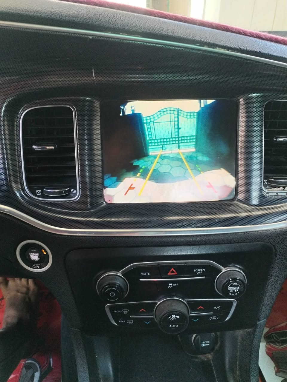 للبيع جارجر فئه Sxt موديل 2017 بشرط لامعلايه ولامرمزه رقم نجف نكليزي سنويه جديده السياره مصبوغه عام بيه شكم قطعه بلاديه بس ابيع عام حادثها موضح بصور فقط بامريكا بلعراق مابيه اي ضربه طبعآ مكفوله من الكص وتبديل ودواخلها مابيه صبغ مكينه ٣٦٠٠ كير طياره ٨نمر مكفولات  صدر امامي خلفي صارله ٤٠ يوم من بدلته تبريد ثلج وتخم تاير جديد والسياره جاهزه كلشي ماناقصها وسعرها ١٣١ ورقه واي استفسار *********** مكانها بغداد.
