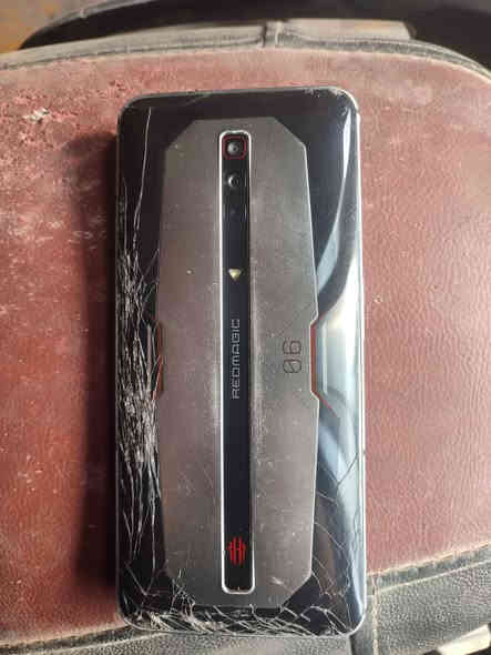 ريد ماجيك 6 برو 256 رام 16 شاشه 165 فريم بيه فطور بلضهر والشاشه بس مماثر ابد بلعب كلشي شغال فان وشفتات وفول سلاسة بدون ملحقات سعره 250 بيع فقط مكاني بغداد حرية *********** بغداد
