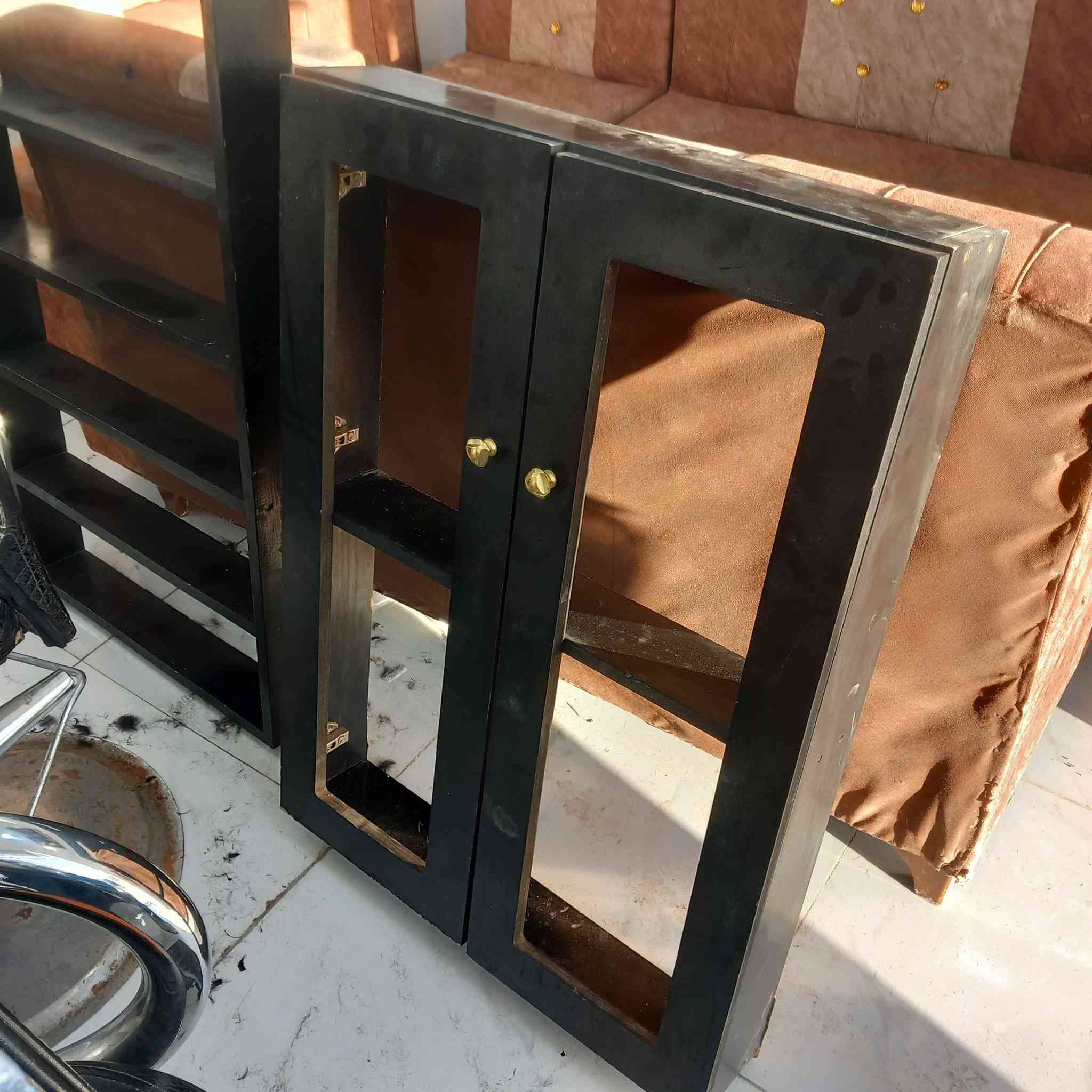 غراض صالونه للبيع كراسي ٢
عربانه ١
امرايه ٢
رفوف ٢ اي استفسار اتصل برقم ***********
