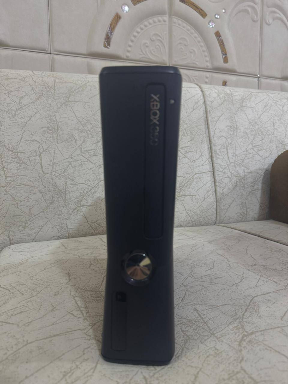 السلام عليكم للبيع جهاز اكس بوكس 360
بي 350لعبه  حرب مصارعه فيفه وقراند 5
وهواي العاب  ويجي ويا كامل ملحقاته جهاز يشتغل 
بي فقط عطل بل معالج مالته 
السعر:75وبي مجال للطيبين العنوان البصره 
للاستفسار اتصل على الرقم***********
