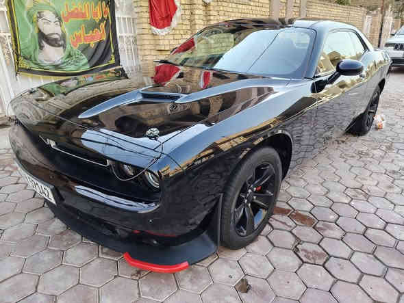 السلام عليكم دودج جالنجر ٢٠١٩
حادثها جانبي جاملغ خلفي جهة السايق وشوية من الباب
 ماشية ٤٣ الف ميل SXT معروفة مواصفاتها تبريد ثلج
ويل خسفة عليها لحية هيل كات قبل شهرين مبدل تخم
تايرات و دسكات عليها دبات من احمد بورلا يخبلن صوت 
السيارة نظيفة على ايدي رقمها بغداد جديد باسمي تحويل
ثاني يوم. سعر ١٩٠ و بيها مجال *********** للاستفسار
