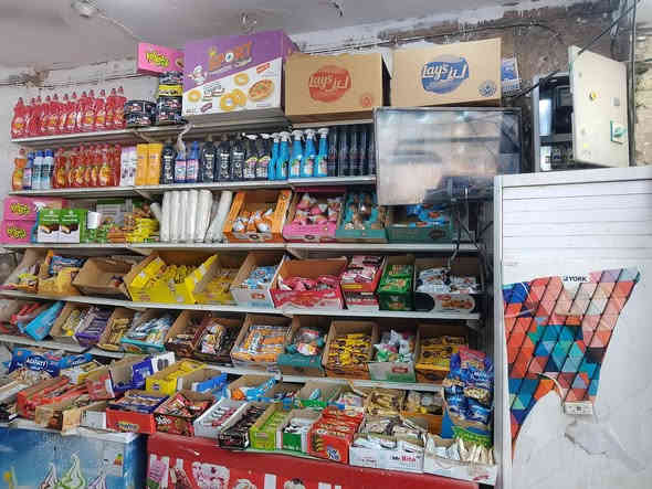 السلام عليكم اخوان
اسواق للبيع في منطقة تقاطع ثورة مجاور مطعم عباس مقابيل الاتصالات 
شغلة خير من الله تجي تكعد وتشوف  وبصفك مطعم وشركتين مال مسافرين  وعلى الشارع العام 
دخله من 600 الى 750
تحتوي ع 8عارضات
و3بطحيات 
اريد ابيعها لعدم التفرغ 
للاستفسار على الارقام 
***********
***********
