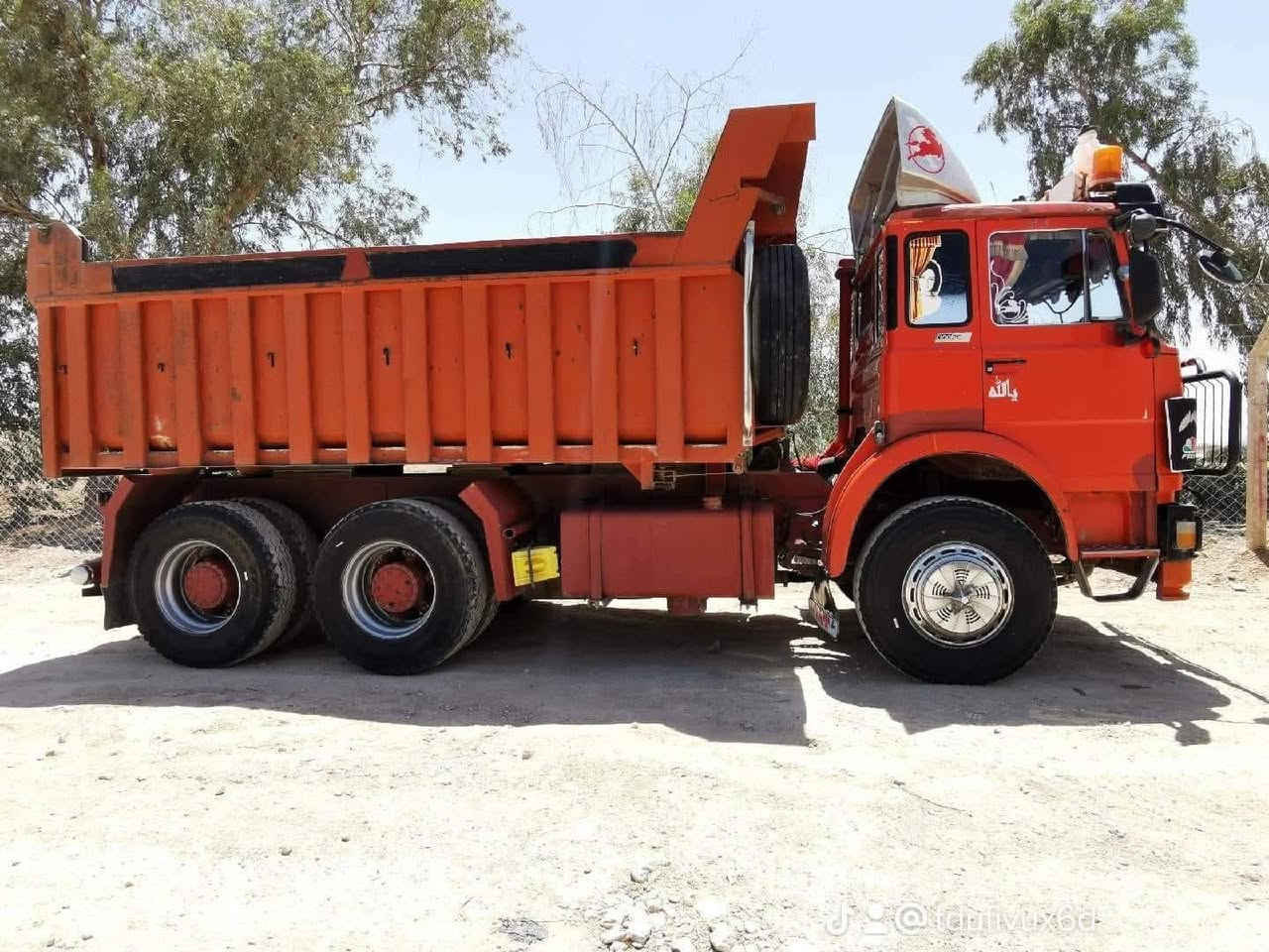 السلام عليكم فيات حجم 300 كير ومحرك الأصلي مجموعه وسط طخم تاير جديد بيها بدايه نفخ رقم نينوئ الماني مشروع وطني تبريد خير من الله دوشمه جديده السعر 115 وبيها مجال الاستفسار اكثر *********** مكان السياره موصل ناحيه تل عبطه
