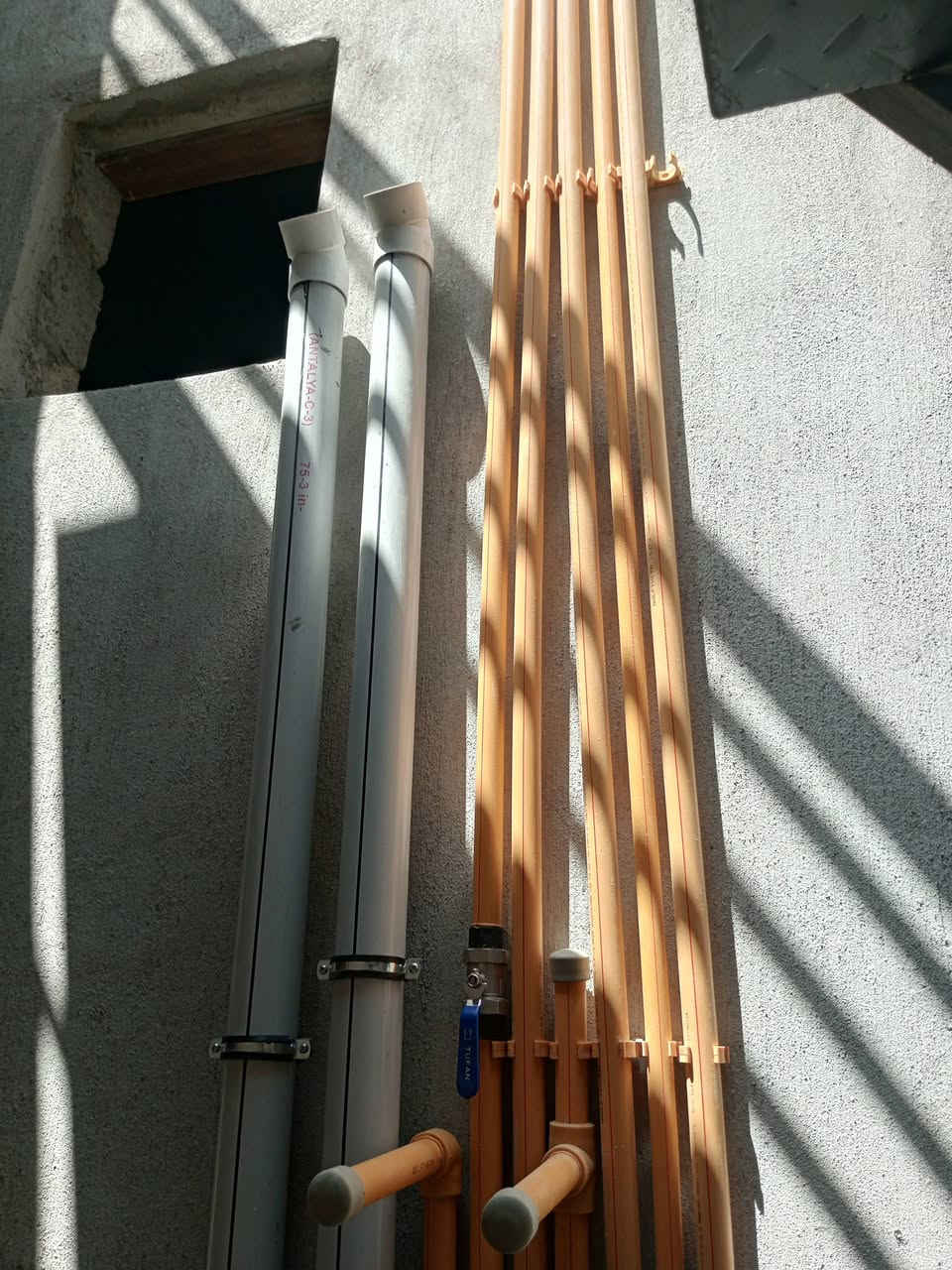 عبد تأسيس صحيات عامه مي مجاري تأسيس بي نضام طرق الحديثه في كركوك ***********
