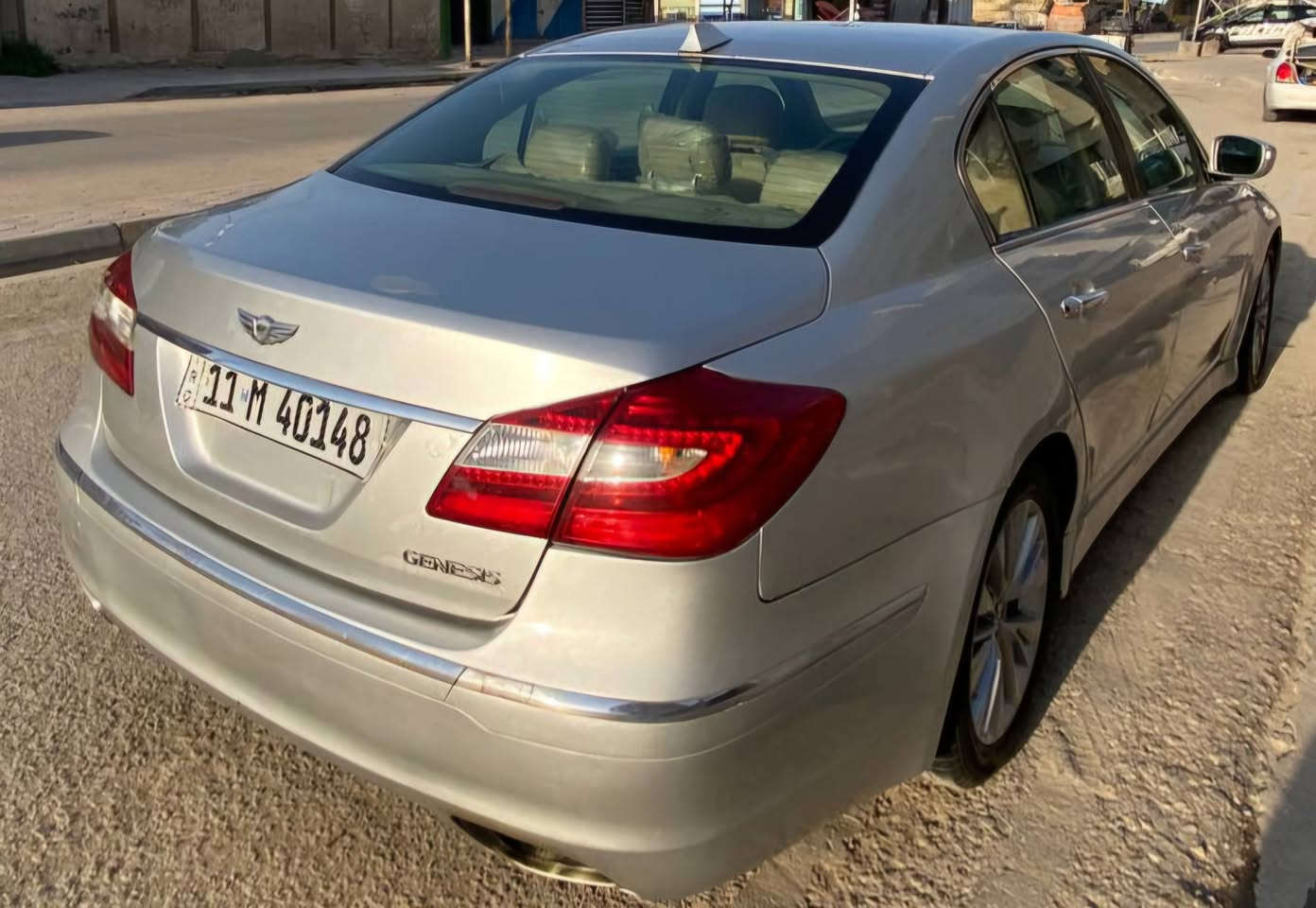 🚗 للبيع: هيونداي جينيسيس 2013
📍 مكان السيارة بلكوت مركز مدينة  /
📞 للتواصل: ***********/***********/
💰 السعر: 115 ورقة – قابل للتفاوض
🛠️ المحرك: 6 سلندر – 3800cc

⚠️ أضرار السيارة
• وارد أمريكي
• حادثها الجاملغ الخلفي فقط
• مصبوغة احزام اثر جراد فقط 

⚙️ المواصفات: فول عده الفتحة 
• تخم تاير جديد 
• تحكمات ستيرن
• شفتات ستيرن
• تحديد سرعة
• جامات اوتو
• لايتات اوتو
• سيستم سماعات infinity ♾
• تدفئة وتبريد للمقاعد 
• رادارات جانبية
• حساس أمامي وخلفي
• والعديد من المواصفات الاخرى 

📌 تفاصيل إضافية
• رقم السيارة: بغداد الدولي الجديد
• بيع امراوس حسب القناعة 
• لون السيارة: سلفري
