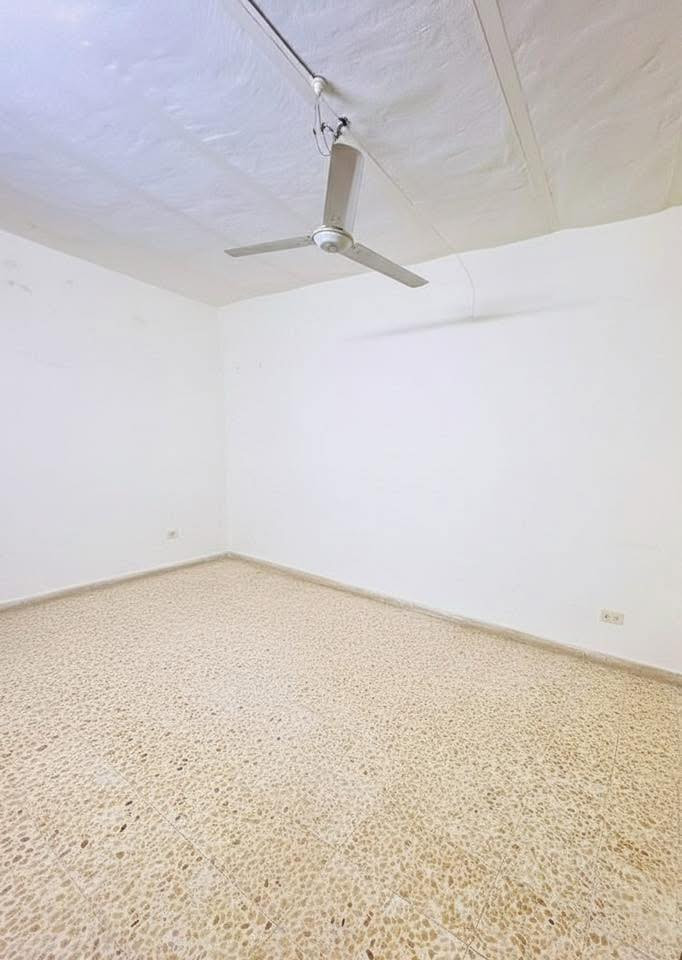 بيت طابو صرف حر للبيع مساحه ١٧٠ غرفتين وصاله وبراني بناء طابوك ٢٠١٦_٢٠١٥
السعر خاص
***********
