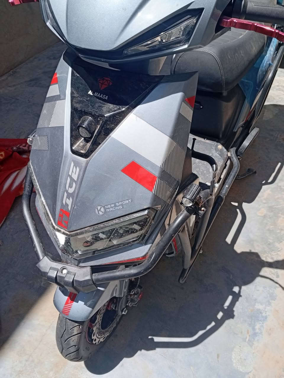 سلام عليكم بايسكل شحن للبيع مستخدم شهرين بطاريات فول بي عيب بس جوزه تتبدل موطور بعده جديد المكان الرمادي الملعب السعر 650وبي مجال رقم الهاتف ***********
