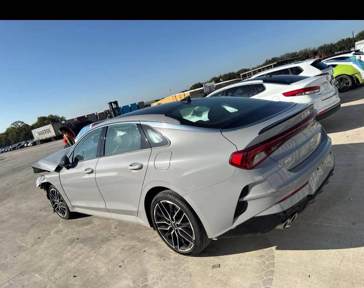 السلام عليكم للبيع K5GT 2024 فول 
حادث بنيد وربع جاملغ يرجع بارد ماشيه 12 الف 
محرك 2500 تيربو السياره موجوده بدبي 
تدخل كمرك وتدخل كتاب شهداء 
السعر مطروحه بدبي 138 
للاستفسار *********** حلة, بابل
