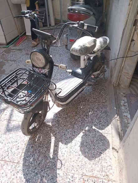 السلام عليكم عندي دراجه شحن للبيع تشتغل بس بطاريات تعبانه ابيعلك كوم حديد مكاني الحبيبيه الاستكشافات سعر 100 او بيه مجال ***********
