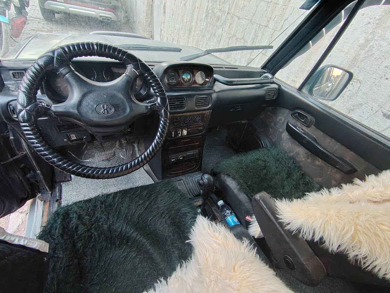 السلام عليكم
سيارة كالوبر موديل 2002 مصبوغة حزام محرك 3000 بانزين  بلادي كير اوتوماتيك هزة جديدة قبل شهر سنوية نهاية 2028 السيارة بأسمي رقم بغداد انكليزي عارضها ب 50 وبيها مجال عنواني بغداد
للاتصال
***********
متواجد واتساب
