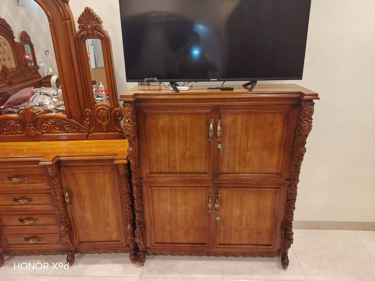 غرفه نوم احطاطه مستخدمه لفتره قليله للبيع السعر مليونين وبيها مجال المكان الرمادي شارع 20/ التواصل ‏‪‏‪
‏‪0781 600 5931‬‏
