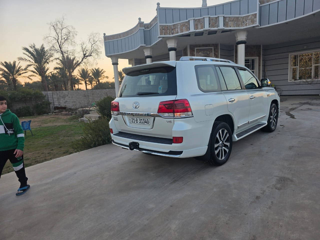 السلام عليكم للبيع لاندكروز موديل 2019ساز كراند تورنك فول موصفات مكفوله من الصبغ والتبديل والبارد ماشيه 88 رقم اسليمانيه بأسمي السعر 540 مكان بغداد بسمايه    الهاتف ***********
