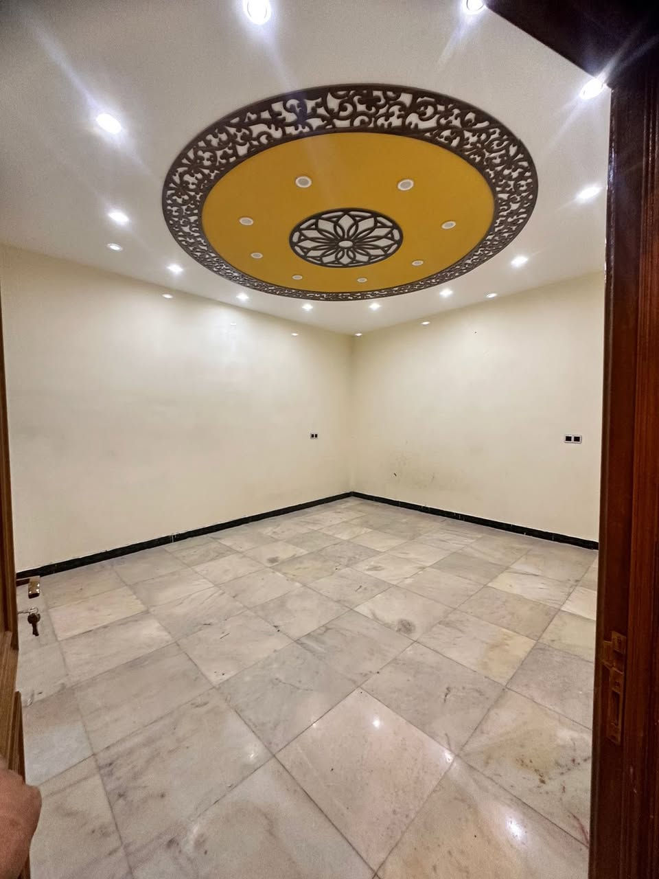 بيت طابقين موثث 
للايجار يصلح شركة 
 البصره الطويسه 
 المعلومات 
المساحه 350
يتكون استقبال رئيسيه
 صاله داخليه 
سته غرف منام
مطبخ صحيات 
كراج حديقه 
السعر 25دولار 
المعلومات اضافيه وتوضيح 
الاتصال على الارقام التاليه 

***********
في انتظاركم في مكتبنا الكائن حي عمان مجاور مركز فايا للتجميل 
نفتح ابوابنا للتلقي جميع اعلاناتكم التجاريه والسكنيه الايجار او لبيع للمتابعه والمشاركة ليصلك كل ما هو جديد يحص سوق العقار مع 
VIP للاستثمارالعقاري
