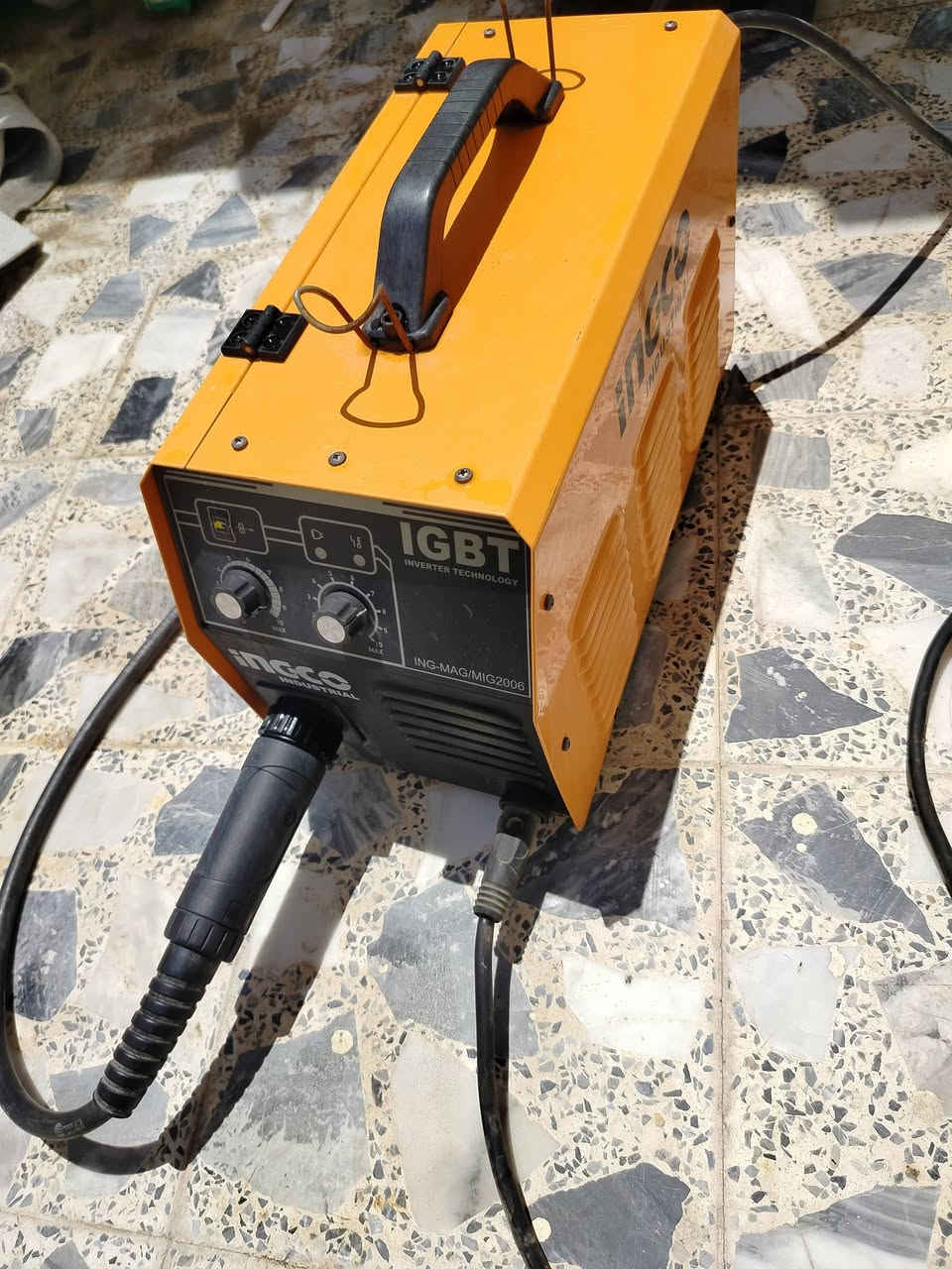 ماكنة لحام للبيع
العلامة التجارية: INGCO
الموديل: ING-MAG/MIG2006
التقنية: IGBT Inverter Technology
لحام المعادن الرقيقة والمتوسطة وتعمل علئ المولده. 
تعمل على الغاز لكي لاتترك اثر في حال استهدام.سلك معين وبدون غاز للاسلاك الخاصه....
للتواصل ***********
