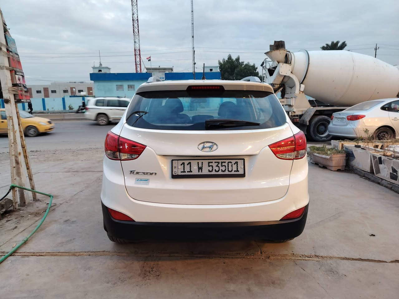 السلام عليكم اخوان للبيع هونداي توسان خليجي مويل ٢٠١٥ رقم بغداد دولي تحويل مباشر ماشيه 72الف فقط مكفوله من الشخط فقط هذا الحادث برغي مامفتوح بيها للاتصال ***********مكانها بغداد
