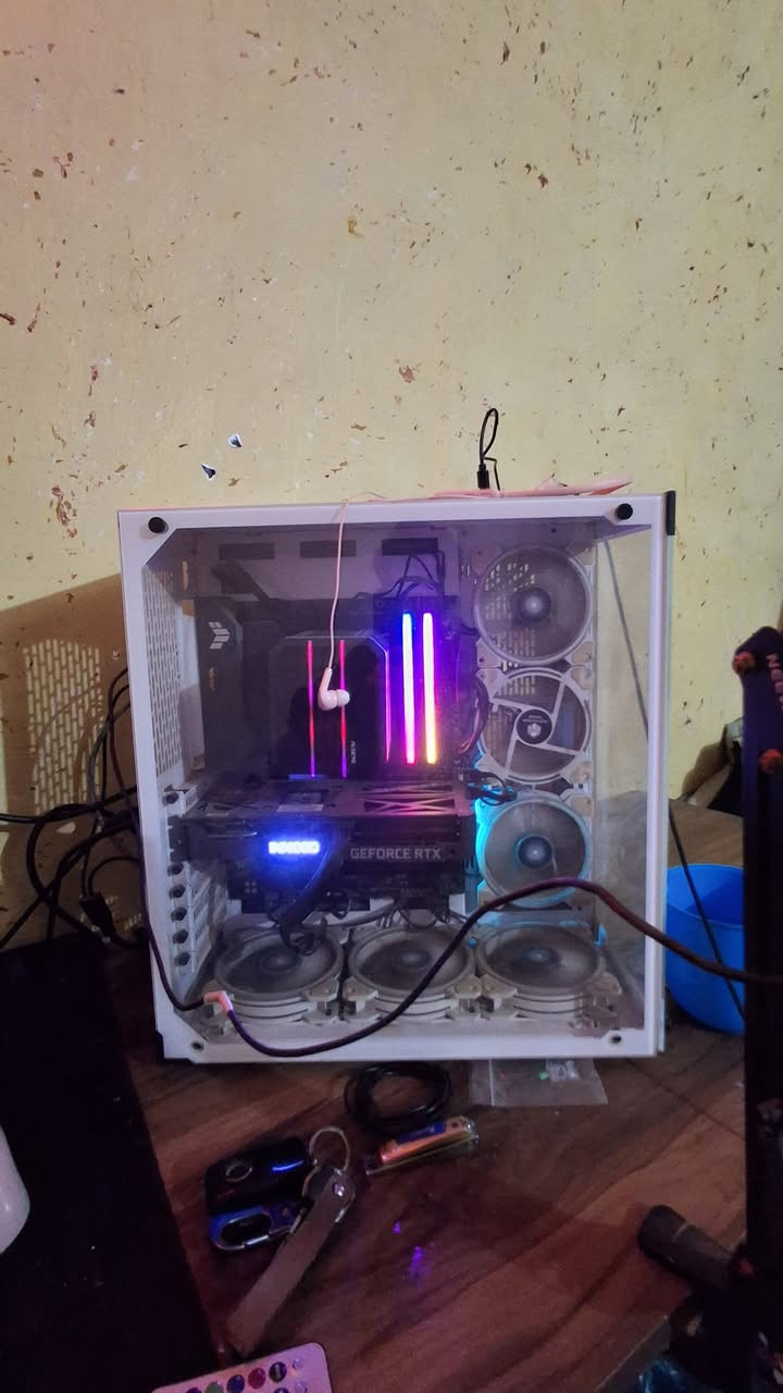 كيس للبيع سعر مليون عدل للتواصل ***********
فقط الالوان مال فانات ماتشتغل والفانات تشتغل كلشي شغال
كارت الشاشه 3060
رامات 16g
معالج Intel Cori 5-12400f
مذر بورد B660 -plus wifi
الكراتيين موجوده مال كل قطعه مكاني بغداد
