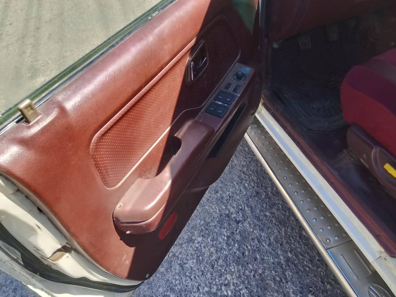 بيكم دير موديل 2009 رقم نينوى دوالي هزه جديد كير شرط محرك بديه صرف قفل مركزي جامات كهربائية طخم تايرات جديد  شرط تبريد تدفئة ويل كل صبغ أقل الحزام بدون ضرار جماليه  مكان موصل حي سومر 
*********** واتساب
***********
