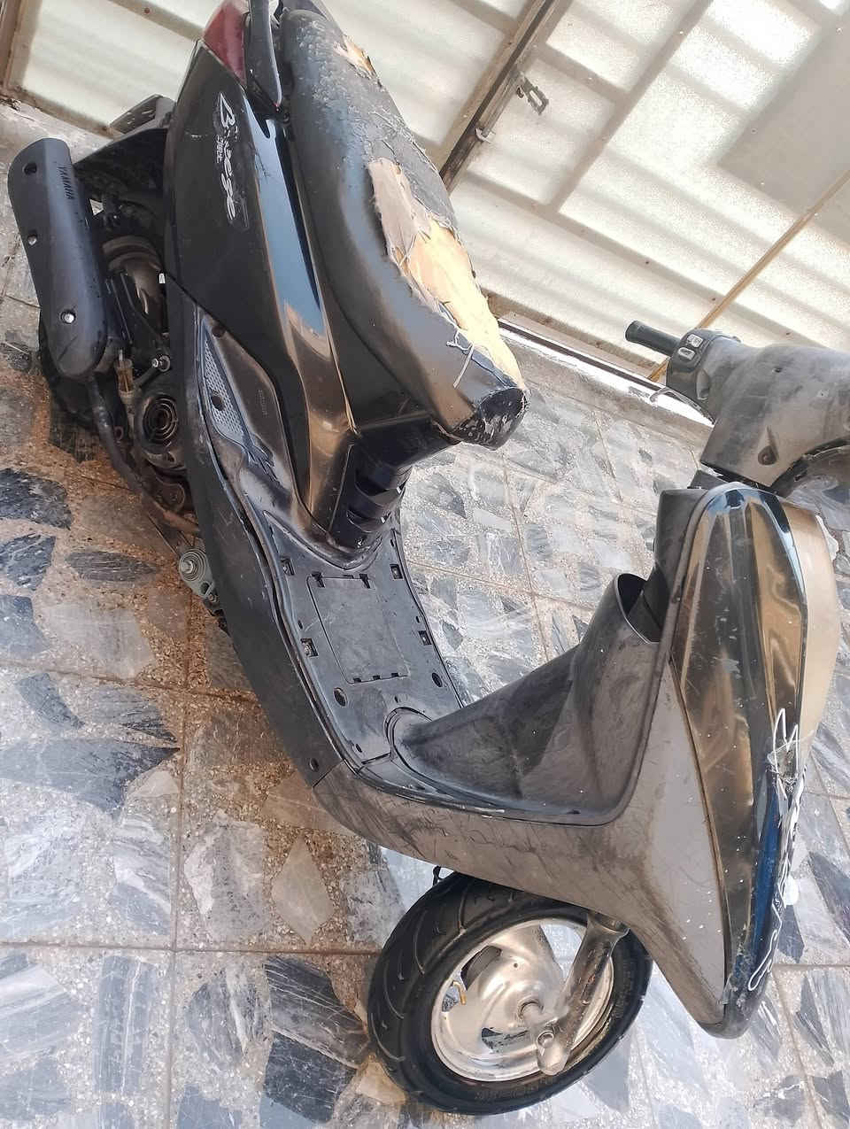 دراجه بريز للبيع  كلشي ما بيهة شغاله دراجه خير من الله اي نقص ما بيهة وعلي الدراجه ما متعوبه حلوه ونضيفه كهربائيات كلهة شغاله بس السلف عطلان هندر تشتغل دراجه حلوه زضيفه السعر /375 ) الرقم *********** موجود واتساب
