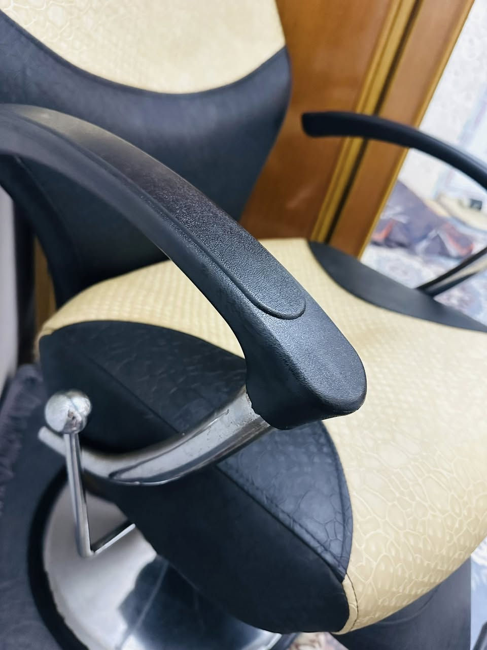 السلام عليكم
كرسي للبيع بعده جديد استعمال قليل 
جكاته كلهن شغاله سعره 130 قفل


**إذا كنت صاحب هذا الإعلان وتريد حذفه لأي سبب، رجاءا أرسل رسالة إلى الدعم الفني**