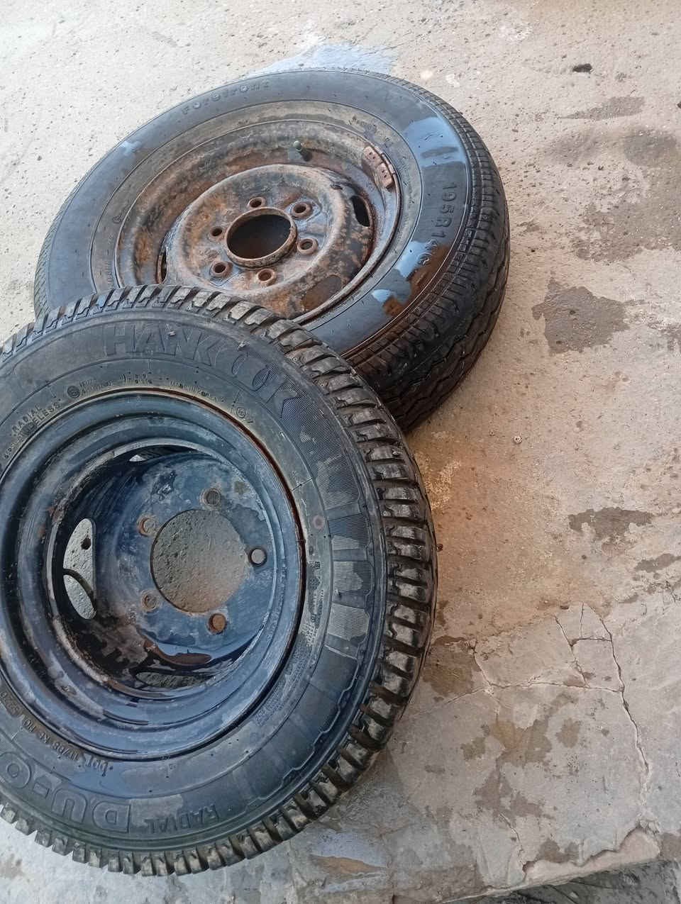 تاير الامامي نص عمر الويل جديد مال موديل 18
تاير خلفي جديد كوري والويل جديد مال موديل 18 
سعر 115 بي مجال ***********
