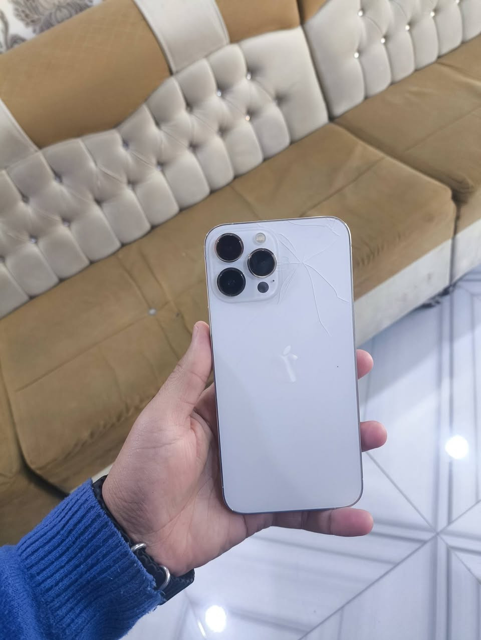 ايفون 13 برو ماكس دبل شريحه
تلفون فقط مبدل بطاريه اصليه نسبه 86 انساه بلشحن كلش زين ولباقي كله بلاد 
ذاكرته 256 لجهاز بي فطر كلش بسيط بلضهر الشاصي مالته شخط مابي كلش جديد
رايده 525 وبي مجال للشراي يتصل ***********
