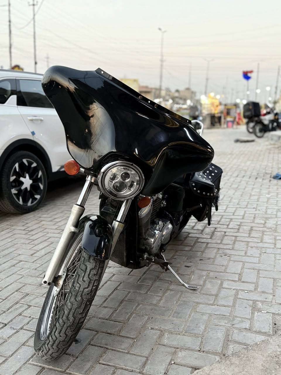 🏍️🔥 للبيع هارلي ستيد 400cc - جاهزة 🔥🏍️
، معروض للبيع هارلي ستيد 400cc لون أسود ملكي، شكل عدواني وصوت يلفت الأنظار.

✅ محرك 400cc نشط وسحب ممتاز
✅ تشغيل مباشر (بس شغل وامشي)
✅ كهربائيات كاملة وشغالة
✅ أشاير وإنارات كاملة
✅ استيرن راس الثور
✅ باچم أمامي (باتوينك) ستايل فولكان
✅ جنط جانبية جلد
✅ شكل مميز ومرتب وتفاصيل كروم جميلة
✅ مناسبة للمشاوير الطويلة والتمشية اليومية

الدراجة واقفة على الجاهز وما تحتاج مصاريف تُذكر، والمحرك بحالة ممتازة.

💰 السعر: (يذكر للجادين)
📍 الموقع: (بغداد)
📞 للاستفسار مراسلة الخاص أو الاتصال
***********
ملاحظة: الصور تتكلم عن نفسها، والدراجة إلها هيبة على الشارع وصوت يطرب عشاق الكروزر.

#هارلي_ستيد #HondaSteed #HarleyStyle #كروزر #دراجات_العراق #بيع_دراجات #هارلي #Steed400 #فولكان #MotorcycleForSale 🏍️�
