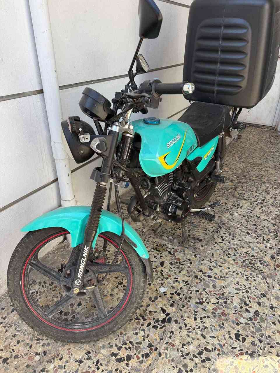 السلام عليكم دراجه سونك ماكس للبيع حجم الدراجه 200 سرعه 140 اللون سمائي الموديل 2025 شهر 12 الدراجه جاهزه على اخر حبه ولا برغي نقص  شرط الفحص السعر 800 بيها مجال بسيط حك جيتك مكان دراجه بغداد منصور ***********
