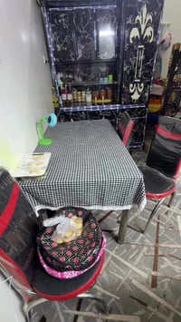 ميز طعام • يتكبر ويتصغر • ٤ كراسي