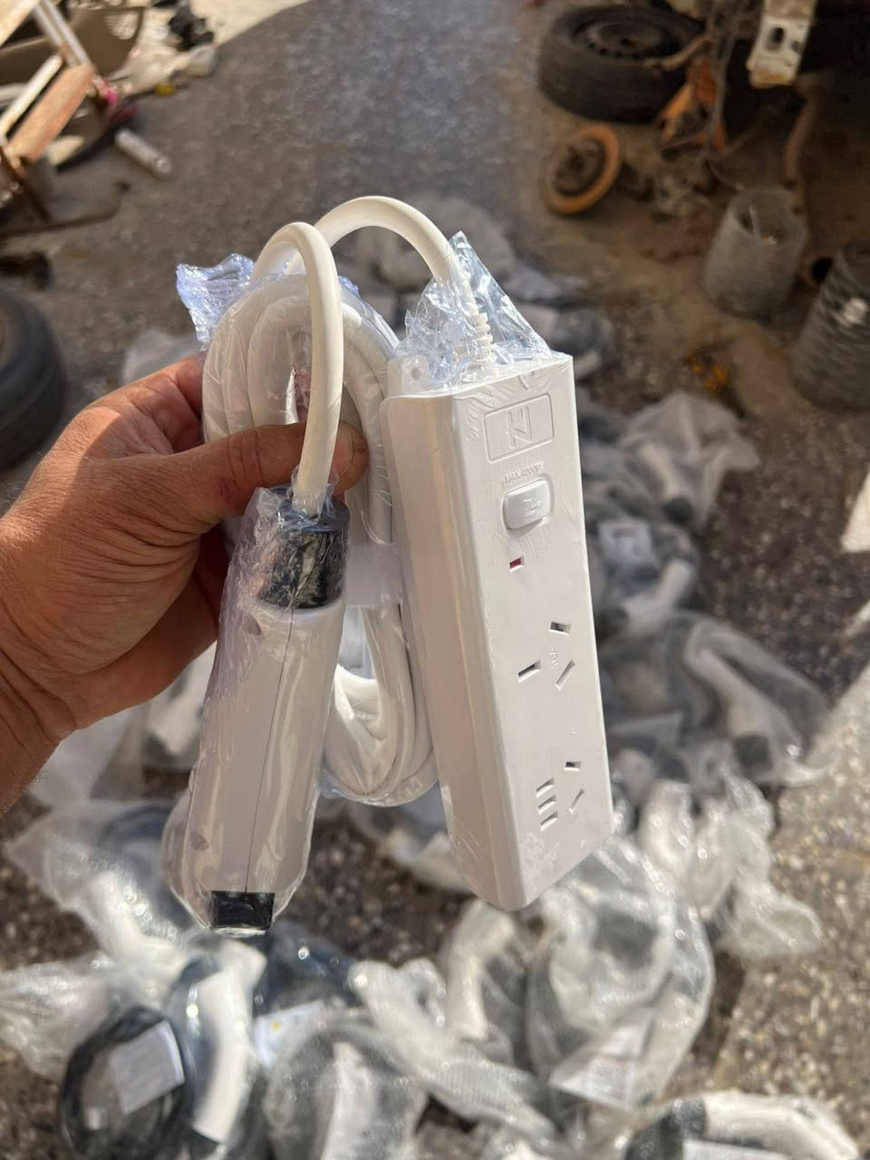 السلام عليكم ورحمة الله
رمضان كريم تقبل الله طاعتكم 
 توفرت شواحن منزلية أصلية لسيارات BYD الكهربائية 
إذا عندك سيارة بي واي دي وتبحث عن شاحن منزلي عملي وآمن — وفرنا لك أفضل الخيارات 👇
🔹 النوع الأول:
شاحن منزلي بقدرة 8 أمبير
مناسب لجميع سيارات BYD
شحن آمن وثابت
 مثالي للاستخدام اليومي داخل المنزل
🔹 النوع الثاني:
 شاحن منزلي بقدرة 16 أمبير
مخصص لسيارة BYD Seal
 يعمل أيضاً بشكل عام مع سيارات BYD
 سرعة شحن أعلى وكفاءة أفضل
الشواحن عملية وسهلة الاستخدام، 
الكمية محدودة — متوفر توصيل داخل المحافظات.
العنوان بغداد الحبيبية قرب ساحة الحمزة 
للاتصال ***********
متوفر بيع بالجملة لاصحاب الورش والمحلات
