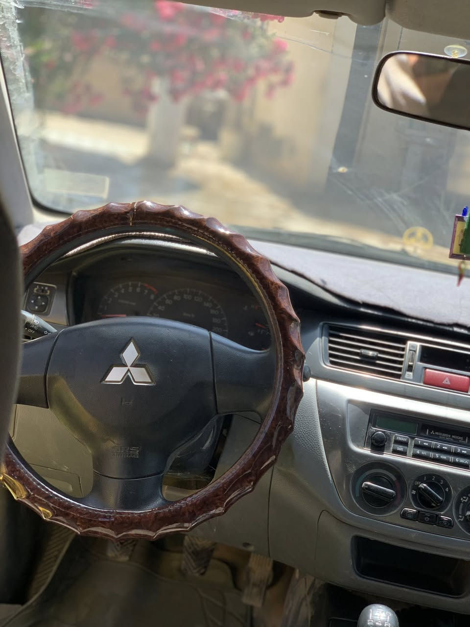 لانسر ٢٠١٠  بسمي رقم ديالى 

مكينة ١٦٠٠ كير عادي  سيارة كفاله عامه

 تراياك وين ما يعجبك 

سيارة بعدها ع وضع الشركة 

تدفى

 تبريد ثلج
 
السياره بصمه أبواب 

ما متعوبه بيها شبر بالجاملغ الامامي جهة السايق 

مرجع ع بارد ومرشوش 

مكان السيارة/ديالى_بعقوبه 

رقمي ***********
