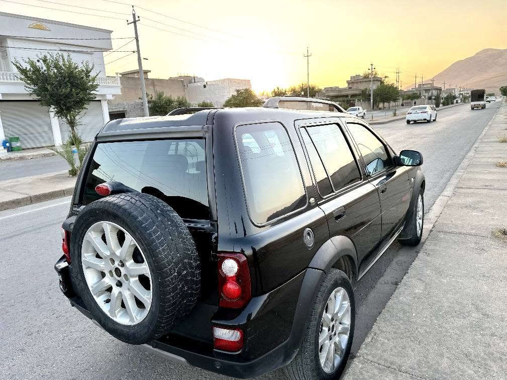 لاندڕۆڤەر فریلاندەر ٢٠٠٥ سپۆرت
گێڕ ئۆتۆماتیک و سپۆرت و عادی
سوکان عکس
جام کارەبا
ئاوێنە کارەبا
تەبرید سارد و گەرم
دوگمەی هاتنە خوارەوە لە بەرزایی
کوشن جڵد
کوشن هیتەر
شەش پستۆن بەنزین
کۆدی ئاسایشی بۆ کراوە
جامی دواوە دەکرێتەوە
سەقف سڵاید
نرخی ٣٥ وەرەقە و مەجالی تیایە
چوار تایەی لۆکی لە ژێرە 
ڕۆنی گێڕ و مەکینەی تازە گۆڕدراوە
فرۆشتن یان گۆڕینەوە بە شتێک بەدڵم بێت
*********** رانية, السليمانية
