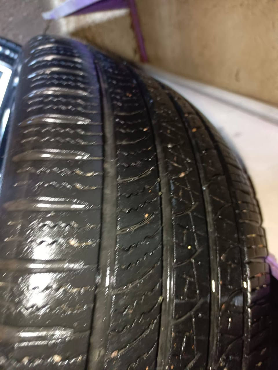 وياله  حجم 18 هنه وتايراتهن بحاله جيده والوياله بيهن واحد مصلح مفطور ومصلحه سعرهن هنه والتايرات 125 الف بسعر مناسب كلش  مكاني بغداد الشعب ***********
