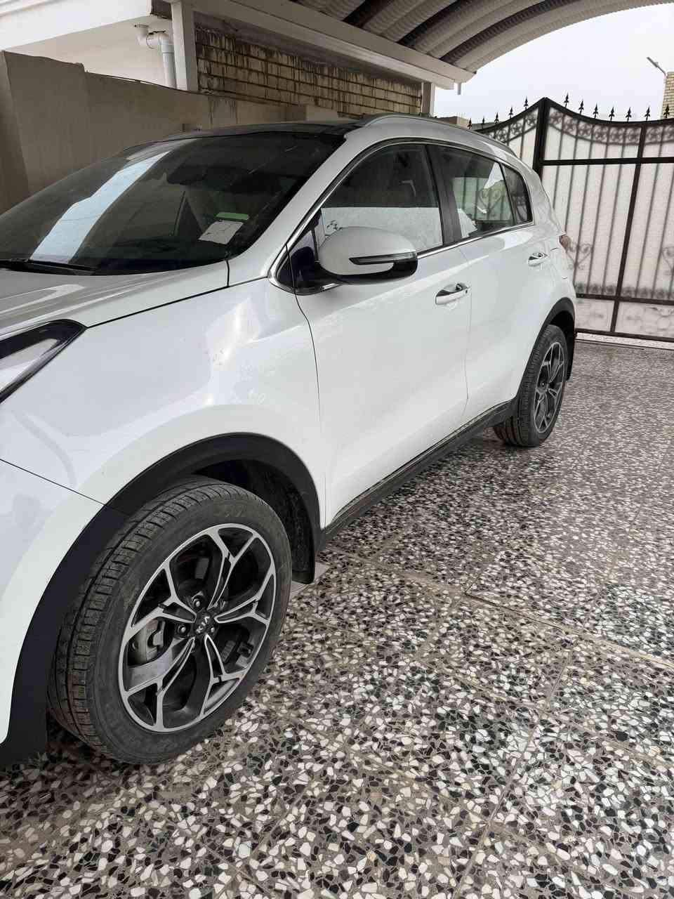 سبورتج جتي لاين 2019 متعرضة لحادث وضربتها خفيفة ابيعها على وضعها رقم بغداد جديد
***********
