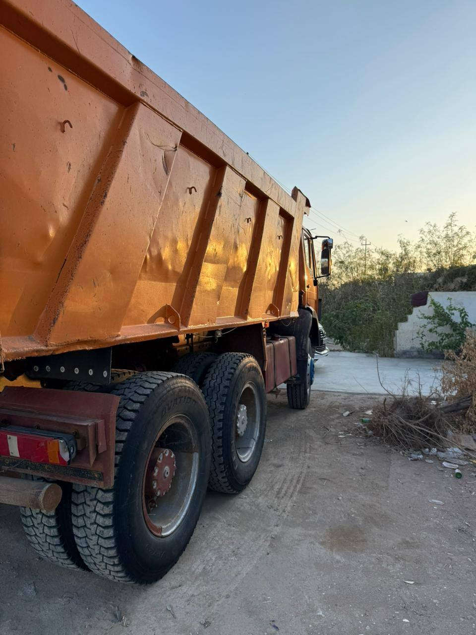 لوري البي بلادي قلاب للبيع
موديل 80 مكينه 28 كير 190 
مجموعه جيف تخم تاير 
رقم كربلاء 
***********/) ***********/)
