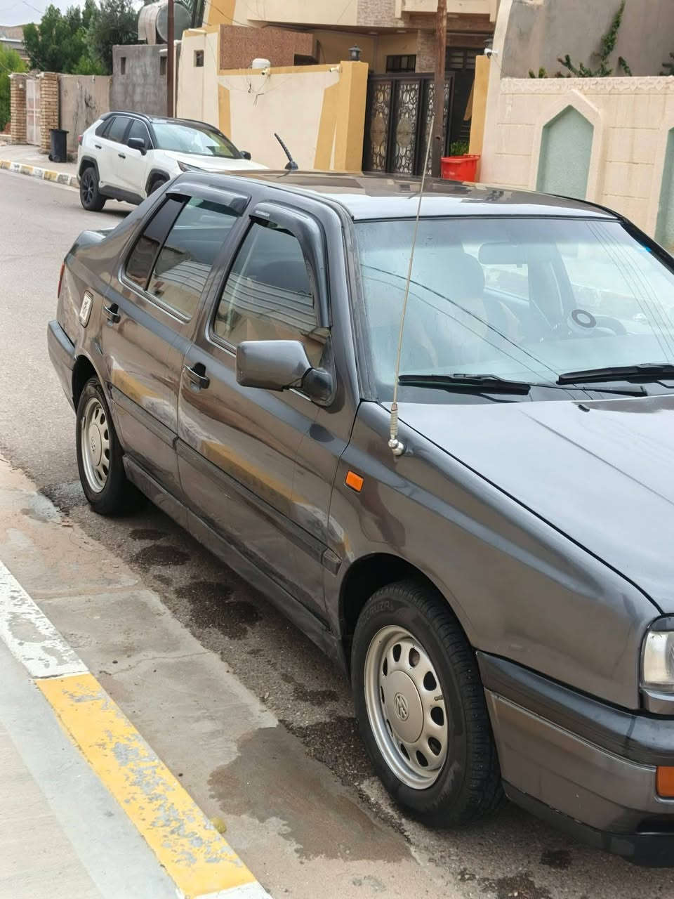 للبيع كولف فنتو
موديل 1992 
محرك 2000
محرك وكير جيد جدا
كير اوتماتيك
تبريد شغال ثلج
صدر جديد
كهربائيات كله شغاله
اي نقص مابيهه
بدون ضربه 
رقم بغداد انكليزي باسمي
السعر 45 وبيهه مجال 
المكان  الفلوجه
للإستفسار *********** الكير جديد مال كصه
