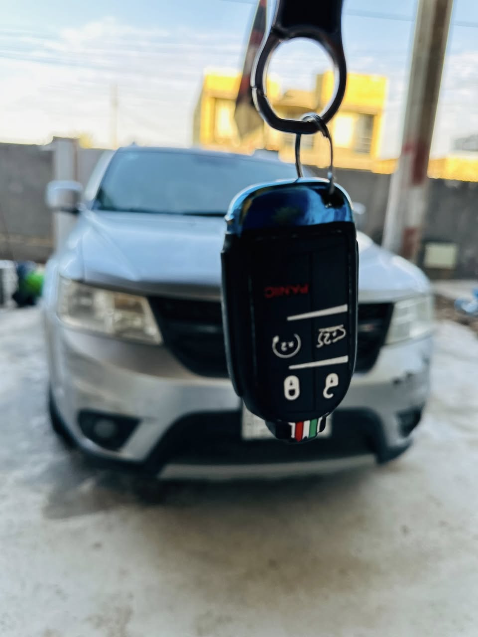 دوج جورني لون سلفر 
اربعة سلندرSXT 2400 
سبعة راكب
تحويل مباشر باسمي 
دعاميه امامية الخلفيه الشكل المرغوب 
حساس خلفي بلادي
 بصمة
تبريد ٣ قطع
خزان عدد 2 للمثلجات تحت كشن الركاب
كشنات  بيجي 
بصمة عدد3
سعرها ١١٠ وبيها مجال
مكاني رفاعي
للاستفسار ***********
