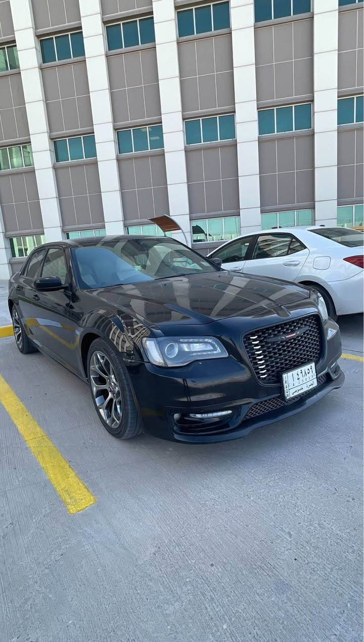 سلام عليكم C300 كرايسلر 2018 S محرك V6 3600
رقم بصره الجديد انكليزي وسنويه وهزه جديده مشروع وطني بأسمي تحويل ثاني يوم 

مواصفات نص فول
بجم عريض
كشنات كهربائي تدفئه 
شاشه جبيره كار بلي
سرعه مفتوحه 260
لايت زنون بلادي
شفتات بالستيرن
ويل 20 بلادي اصلي
كاميرا خلفيه دواره
حداديه جديده + تخم تاير جديد
السياره ما تصرف عليها ربع دينار
الحادث/ البنيد مبدل ومصبوغ وبارد صغير بين البيبان صفحة السايق

المكان البصره
للتواصل *********** البصرة, العراق
