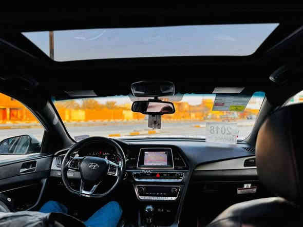 السلام عليكم حبايب..
معروض للبيع
هونداي  سوناتا  سبورت   Hyundai   Sonata  SPORT
موديل 2018 لون سلفري 
وارد أمريكي ضربتها جاملغ وبنيد وباب جهة السايق موجود صور الحادث
رقم بصرة باسمي الرقم الجديد الإنكليزي 
شرط التحويل ثاني يوم السيارة نظيفة وحلوه جاهزه من كلشي ماتصرف عليه ألف دينار جاهزه من حداديه من تخم تاير 
من تبريد ولعلم قبل شهر مسوي ادامه كامله للسيارة
مواصفات السيارة:-
1- بصمة تشغيل +بيبان
2- فتحة سقف بنراما 
3-شاشة كبيرة (كار بلي /Carplay)
4-كشنات جلد +(تدفئة الكشنات +كشن السايق كهربائي)
5- كامرة دوارة
6- رادار جانبي 
7-شاشة تنبيه العطلات
8-ستيرن رياضي حرف D
9-صندوق ذكي يفتح عند الاقتراب بالإضافة إلى بصمة في باب الصندوق
10- التبريد يوجد فيه حساس الذكي بمعنى عندما تتلقه اتصال من طرف آخر ينصه الصوت تلقائي 
11- مسجل اوكس وبلوتوث صوت بدقة عاليه وضوح +صوت  السماعات ينزل عندما ترجع على البك
12- ثلاثة أنظمة قيادة (قيادة عتيادية /قيادة سبورت رياضي / وقيادة ايكو الاقتصادي)
13- سيارة دبل كزوز 
14-ويل كب حجم (17)
15- مكينة (2400/ GDI)
السيارة هستوني مسويله ادامه ماي احمر 
تبديل انجكترات وتبديل بلكات وتبديل دهن باتري جديد 
السيارة مال بيت ما متعوبه حيل مداريه من البيت للدوام فقط ع شوفت العين بعد احله من الصور 
مكاني البصرة أم قصر  هاتف *********** يوجد واتساب 
السعر 133$ وبيه مجال شي قليل
